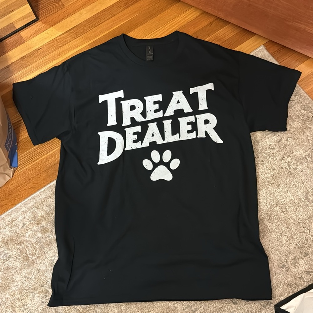 T-Shirt - Picture 2 of 3
